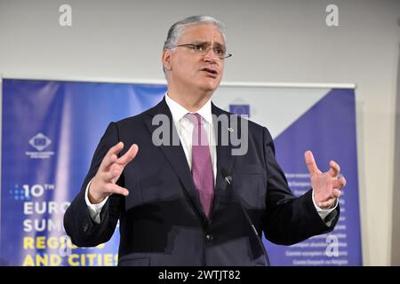 Vasco Alves Cordeiro, président du Comité européen des régions, photographié lors d’une conférence de presse lors du 10e Sommet européen des régions et des villes de l’Union européenne, lundi 18 mars 2024 à Mons. Le sommet, organisé par le Comité des régions et la région wallonne, accueillera des milliers de maires, de conseillers municipaux, de ministres régionaux et de décideurs européens et mondiaux de haut niveau pour discuter de solutions locales concrètes et innovantes aux défis émergents auxquels sont confrontés les citoyens et les territoires. BELGA PHOTO ERIC LALMAND Banque D'Images