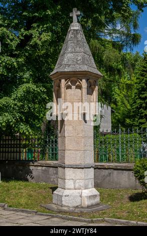 Lanternes des morts, église des réussites Nicholas, rue Kopernika, Cracovie, Pologne Banque D'Images