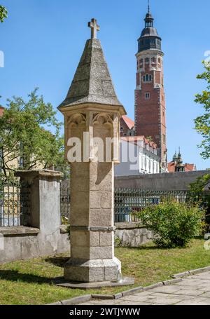 Lanternes des morts, église des réussites Nicholas, rue Kopernika, Cracovie, Pologne Banque D'Images