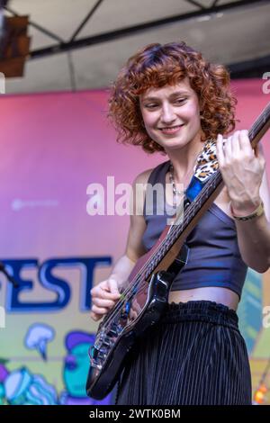 Austin, États-Unis . 14 mars 2024. Hinds se produit au Flood Fest pendant le SXSW à Austin, Texas, le 14 mars 2024. (Photo de Stephanie Tacy/Sipa USA) crédit : Sipa USA/Alamy Live News Banque D'Images