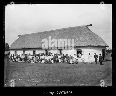 Tubou College, Nukualofa, Tongatabu [Nuku'alofa, Tongatapu] négatifs noir et blanc, négatifs sur plaque sèche en gélatine, portraits de groupe Banque D'Images