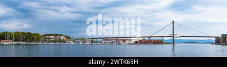 Panorama de Stavanger City Bridge et Marine, FjordSailing, Stavanger, Boknafjorden, Norvège, Europe Banque D'Images