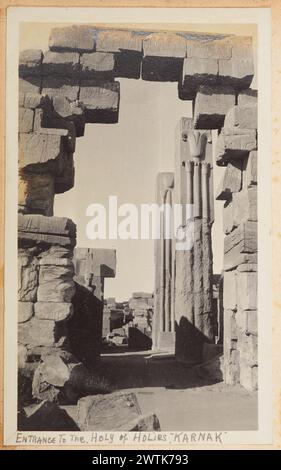 Entrée au Saint des Saints, Karnak. Extrait de l'album : album photo du Major J.M. Rose, 1er tirages noir et blanc NZEF, tirages argentés gélatinés Banque D'Images