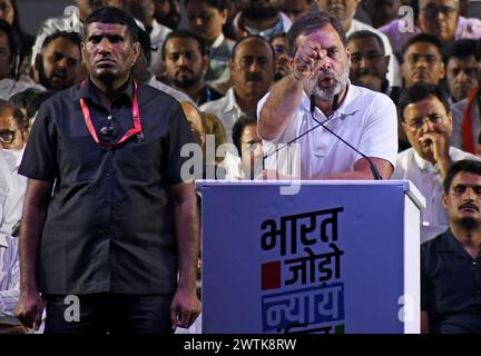 Mumbai, Inde. 17 mars 2024. Rahul Gandhi, leader du Congrès national indien, prend la parole lors d'un rassemblement pour conclure 'Bharat Jodo Nyay Yatra' (marche pour unir la justice en Inde) à Mumbai. Le 'Bharat Jodo Nyay Yatra' (marche unite India Justice) a débuté à Manipur (Nord-est de l'Inde) du 14 janvier 2024 et s'est achevé à Mumbai le 16 mars 2024. Crédit : SOPA images Limited/Alamy Live News Banque D'Images