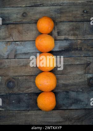 Oranges placées en forme de I. Banque D'Images