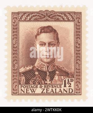 Émission d'un timbre courant d'un centime et demi 'King George VI' en timbres-poste marron-violet Banque D'Images