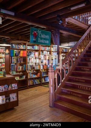 Bibliothèque pour enfants, librairie Richard Booth, Hay on Wye, pays de Galles, Royaume-Uni Banque D'Images