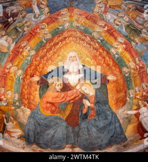 MILAN, ITALIE - 8 MARS 2024 : la partie centrale de la fresque du couronnement de la Vierge mari dans l'abside de la Basilica di San Simpliciano Banque D'Images