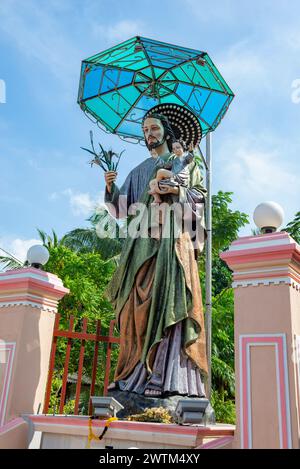 NEGOMBO, Sri LANKA : 03 FÉVRIER 2020 : sculpture of satisfaisant Joseph à l'église du même nom. Negombo, Sri Lanka Banque D'Images