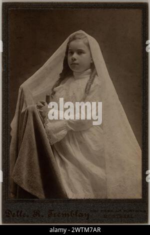 Estampe argentée sur gélatine - Portrait de première communion de Géraldine Fortin, Montréal, Québec, 1904-1908 Robertine Tremblay Banque D'Images