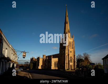 Thaxted Church Thaxted Essex Angleterre. 17 mars 2024 L'Église de prévoyant Jean-Baptiste, notre Dame et composé Laurence en fin d'après-midi au soleil. Banque D'Images