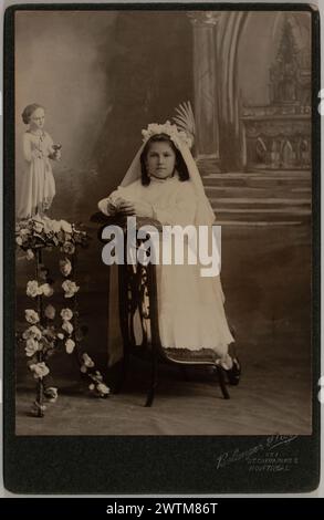 Estampe argentée sur gélatine - portrait de première communion d'une jeune fille non identifiée, Montréal, Québec, vers 1908-1909 Banque D'Images