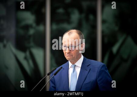 Friedrich Merz, Wahlprogramm Europawahl DEU, Deutschland, Allemagne, Berlin, 11.03.2024 Friedrich Merz , Vorsitzender der CDU waehrend eines Pressegespraechs nach einer gemeinsamen Sitzung von CDU und CSU zum Wahlprogramm in der CDU-Zentrale im Konrad-Adenauer-Haus in Berlin. CDU und CSU unterstuetzen die Bewerbung von der Leyens um eine zweite Amtszeit als Praesidentin der Europäaeschen Kommission zur Europawahl . IM Juni sollen in der Europäischen Union Parlamentswahlen stattfinden Europawahlprogramm fr : Friedrich Merz , président de l'Union chrétienne-démocrate allemande CDU lors d'une conférence de presse Banque D'Images