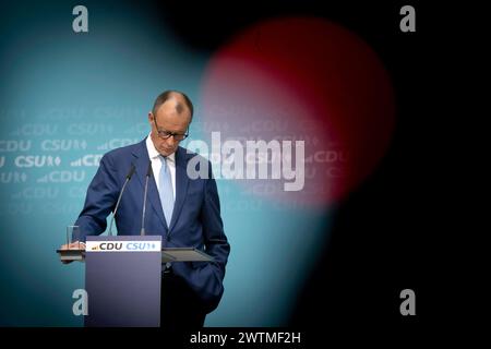 Friedrich Merz, Wahlprogramm Europawahl DEU, Deutschland, Allemagne, Berlin, 11.03.2024 Friedrich Merz , Vorsitzender der CDU waehrend eines Pressegespraechs nach einer gemeinsamen Sitzung von CDU und CSU zum Wahlprogramm in der CDU-Zentrale im Konrad-Adenauer-Haus in Berlin. CDU und CSU unterstuetzen die Bewerbung von der Leyens um eine zweite Amtszeit als Praesidentin der Europäaeschen Kommission zur Europawahl . IM Juni sollen in der Europäischen Union Parlamentswahlen stattfinden Europawahlprogramm fr : Friedrich Merz , président de l'Union chrétienne-démocrate allemande CDU lors d'une conférence de presse Banque D'Images