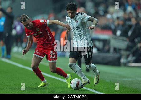 Istanbul, Turquie. 16 mars 2024. Istanbul, Turquie, 16 mars 2024 : Alexander Gerard Van de Streek (22 Antalyaspor) et Emrecan Terzi (79 Besiktas) lors du match de Super League turque entre Besiktas et Bitexen Antalyaspor au stade Tupras, Turquie. (/SPP) crédit : photo de presse sportive SPP. /Alamy Live News Banque D'Images