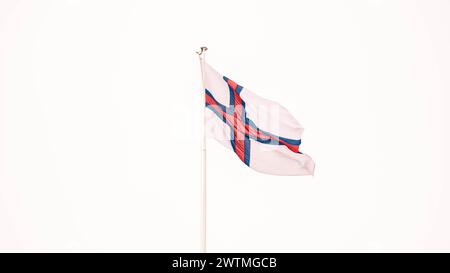 Le drapeau des îles Féroé sur un mât de drapeau cesse d'agiter à cause du manque de vent près du Parlement de Torshavn appelé Tinganes, Nuageux, Foroyar, 4K. Banque D'Images