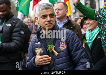 Londres, Royaume-Uni. 17 mars 2024. Les Londoniens célèbrent la parade annuelle de la St Patrick dans le centre de Londres. (Photo Steve Taylor/SOPA images/SIPA USA) crédit : SIPA USA/Alamy Live News Banque D'Images