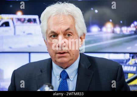 Peter Alviti, Jr., directeur du ministère des Transports du Rhode Island, s'adresse aux médias lors d'une conférence de presse sur l'I-195 Washington Brid Banque D'Images