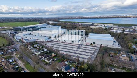 Vue aérienne panoramique de la nouvelle extension des studios Shepperton, achevée en juin 2023, Sheppertton, Royaume-Uni. Banque D'Images