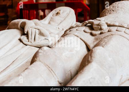 Le tombeau d'Arundel a été apporté du prieuré de Lewes quelque temps après sa dissolution en 1537. Cathédrale de Chichester, anciennement connue sous le nom d'église cathédrale de Banque D'Images