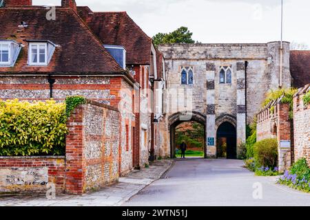 Canon Lane relie South Street de Chichester au palais épiscopal et aux jardins. Chichester, West Sussex, South East, Angleterre, Royaume-Uni, Europe Banque D'Images