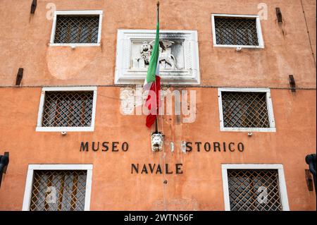 Venise, Italie- 26 février 2023 : la façade du Musée naval de Venise Banque D'Images