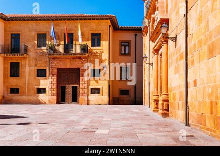 Palacio Episcopal - Palais épiscopal. Plaza de la Corrada del Obispo - place Corrada del Obispo. Oviedo, Principado de Asturias, Espagne, Europe Banque D'Images