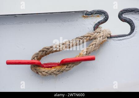 Bateau de pêche environ, équipement sur le bateau, lumière, machine de réseau, ascenseur Banque D'Images