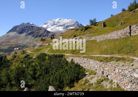 Malerische und majestätische Oberengadiner Gebirgslandschaft auf dem Bernina Hospitz im Engadin. Magnifique ANF magique région de montagne Oberengadin in Banque D'Images