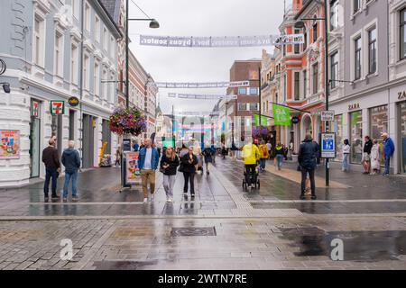 Kristiansand, Norvège - 11 juillet 2023 : Markens gate Street avec de nombreux magasins et restaurants Banque D'Images