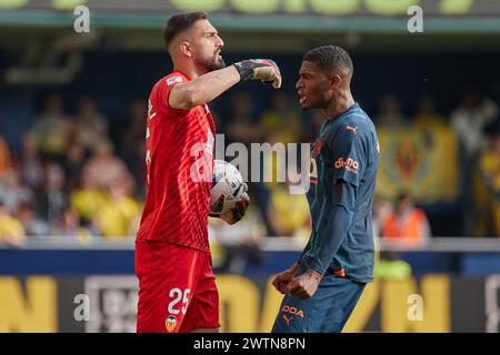 VILLARREAL, ESPAGNE - 17 MARS : Giorgi Mamardashvili, gardien de but et Cristhian Mosquera Centre-back de Valencia CF réagit lors du match LaLiga EA Sports entre Villarreal FC et Valencia CF à l'Estadio de la Ceramica le 17 mars 2024 à Villarreal, Espagne. (Photo de Jose Torres/photos Players images) Banque D'Images