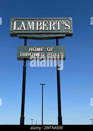 Ozark, Missouri - 10 mars 2024 : Lambert's Cafe - domicile des Rolls jetés Banque D'Images
