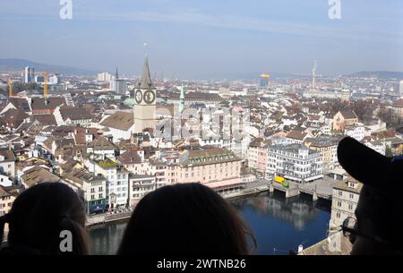 Vue panoramique sur la vieille ville de la ville de Zürich depuis la tour Grossminster Banque D'Images