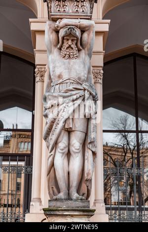 Munich, Allemagne - 26 décembre 2021 : le Musée des cinq continents situé sur la Maximilianstrasse est un musée d'œuvres d'art et d'objets de culte non européens Banque D'Images