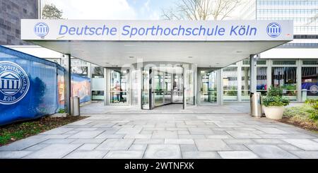Cologne, Allemagne 06 mars 2024 : entrée principale de l'université de sport allemande cologne, la seule et unique université de sport en allemagne Banque D'Images
