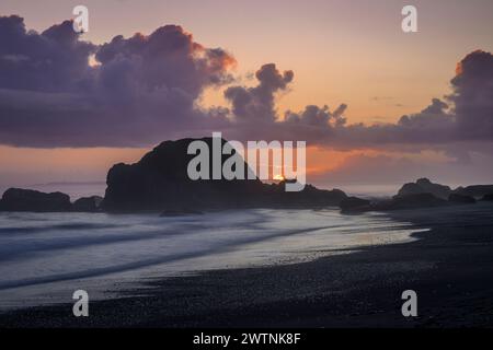 Coucher de soleil sur la plage 4, Parc National Olympique, Washington, États-Unis. Banque D'Images