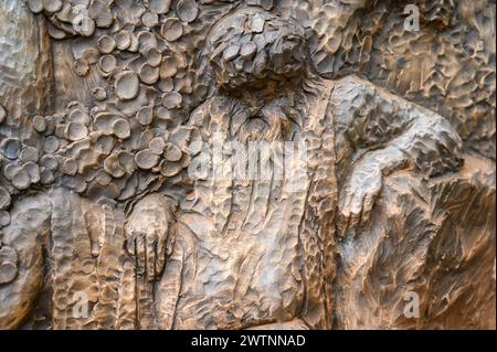 La Résurrection de Jésus – premier mystère glorieux du Rosaire. Sculpture en relief sur le mont Podbrdo (la colline des apparitions) à Medjugorje. Banque D'Images