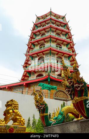 Kanchanaburi, Thaïlande, Wat Tham Khao Noi et Wat Tham Suea, temples chinois et thaïlandais dans la province de Kanchanaburi Banque D'Images