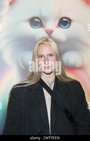 Billie Marten assiste au lancement de l'exposition 'CUTE' à Somerset House à Londres. Banque D'Images