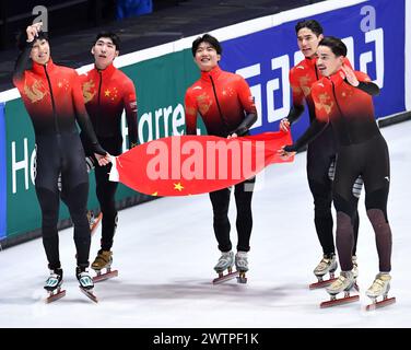 Pékin, pays-Bas. 17 mars 2024. Team China célèbre après la finale A du relais du 5000 m masculin aux Championnats du monde de patinage de vitesse sur courte piste 2024 de l'ISU à Rotterdam, pays-Bas, le 17 mars 2024. Crédit : Lian Yi/Xinhua/Alamy Live News Banque D'Images