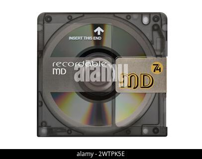 Minidisc enregistrable avec couvercle de protection fermé et réflexion arc-en-ciel de la surface du disque isolé sur un fond blanc Banque D'Images