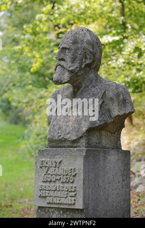 Buste d'Ernst von Bandel le constructeur du monument Hermann, Detmold, forêt de Teutoburg, Rhénanie du Nord-Westphalie, Allemagne, Europe Banque D'Images