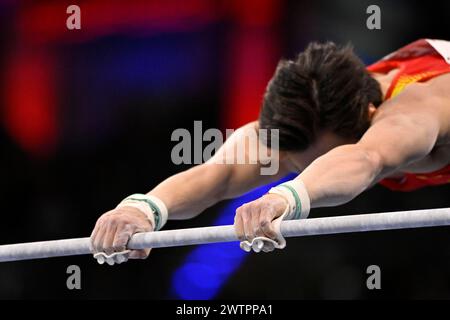 Gymnastique, gymnastique artistique, hommes, caractéristique, détail, gros plan, sangles, protection du poignet, mains sur barre haute, barre horizontale, magnésie, EnBW Banque D'Images