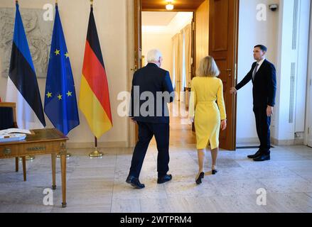 Berlin, Allemagne. 19 mars 2024. Le président fédéral Frank-Walter Steinmeier (G) reçoit Kaja Kallas (M), premier ministre estonien, pour des entretiens au Schloss Bellevue. Crédit : Bernd von Jutrczenka/dpa/Alamy Live News Banque D'Images