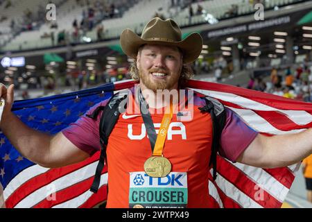 Budapest, Ungarn. 19 août 2023. firo : 08/19/2023 Championnats du monde d'athlétisme 2023 Ryan Crouser (États-Unis), lancer du poids hommes, médaille d'or Champion du monde de lancer du poids Médaille d'or, Championnats du monde d'athlétisme au Centre national d'athlétisme, Budapest, Hongrie le 19 août 2023. Ian Stephen Credit : dpa/Alamy Live News Banque D'Images