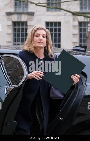 Londres, Royaume-Uni, 19 mars 2024. Le leader de la Chambre des communes, Penny Mordaunt, arrive au bureau du Cabinet pour la réunion hebdomadaire du ministre. Crédit : onzième heure photographie/Alamy Live News Banque D'Images