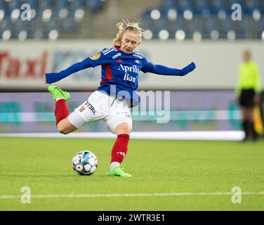 Oslo, Norvège. 18 mars 2024. Oslo, Norvège, 18 mars 2024 : Thea Bjelde (18 Valerenga) tire le ballon pendant le match de football de la Ligue Toppserien entre Valerenga et Stabaek à Intility Arena à Oslo, Norvège (Ane Frosaker/SPP) crédit : SPP Sport Press photo. /Alamy Live News Banque D'Images