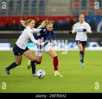 Oslo, Norvège. 18 mars 2024. Oslo, Norvège, 18 mars 2024 : Karina Saevik (21 Valerenga) combat pour le ballon lors du match de football de la Ligue Toppserien entre Valerenga et Stabaek à Intility Arena à Oslo, Norvège (Ane Frosaker/SPP) crédit : SPP Sport Press photo. /Alamy Live News Banque D'Images