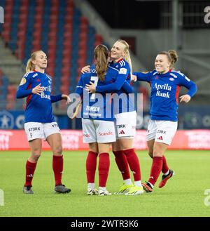 Oslo, Norvège. 18 mars 2024. Oslo, Norvège, 18 mars 2024 : les joueurs de Valerenga célèbrent après avoir marqué lors du match de football de la Toppserien League entre Valerenga et Stabaek à Intility Arena à Oslo, Norvège (Ane Frosaker/SPP) crédit : SPP Sport Press photo. /Alamy Live News Banque D'Images