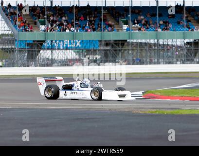 Iain Rowley, Driving His White, mars 79B, lors du Trophée Derek Bell pour HSCC Formula libre, au Silverstone Festival 2023 Banque D'Images